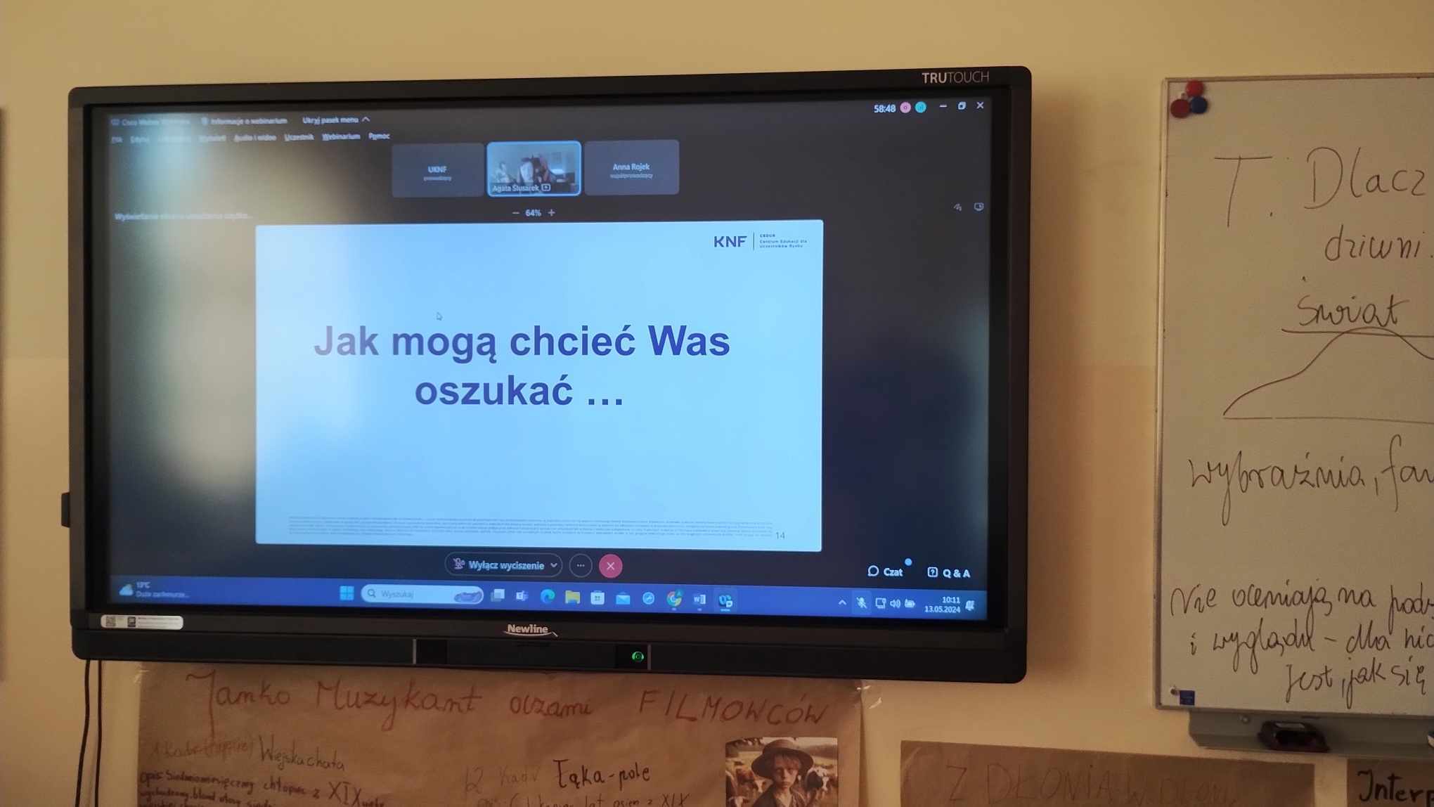 Slajd z napisem "Jak mogą chcieć Was oszukać" na ekranie sali